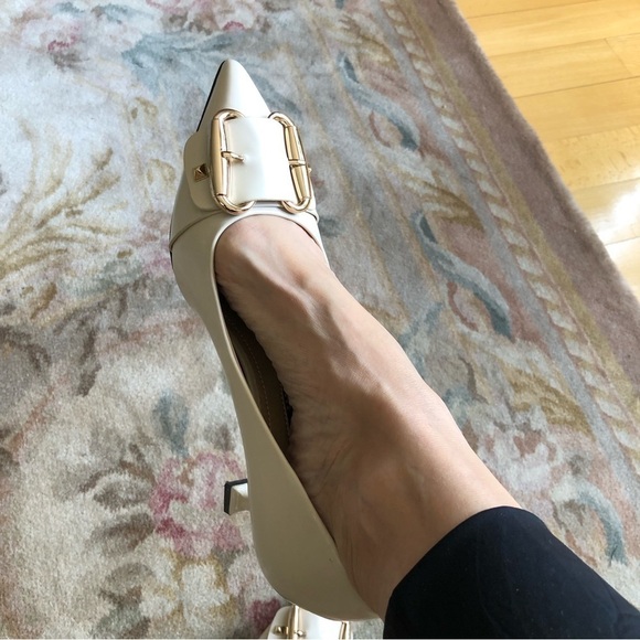 CREAM leather point toe gold buckle kitten heel shoe 8 - Picture 10 of 11